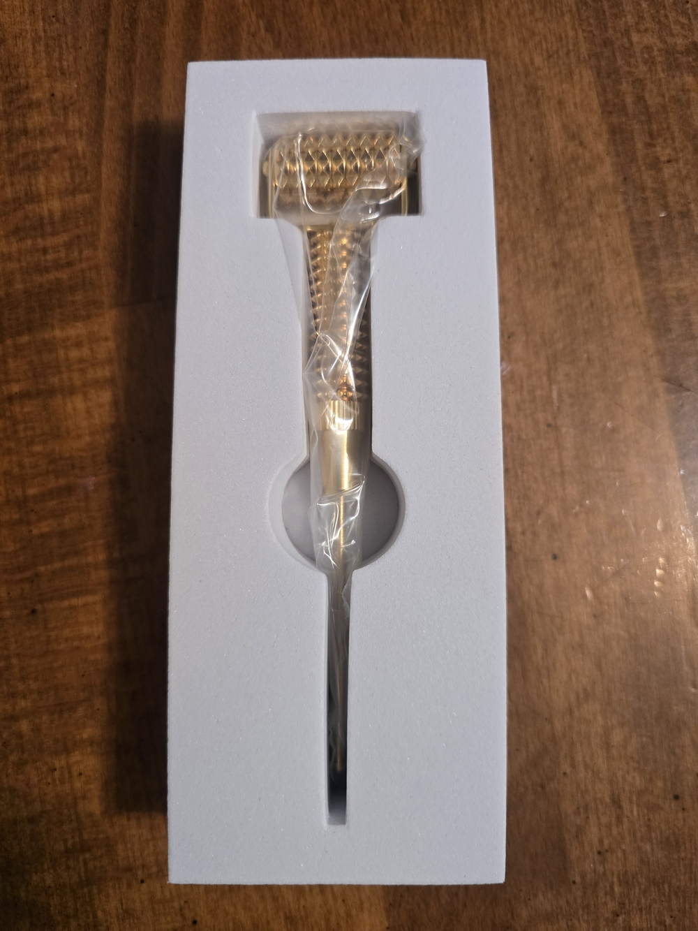 Skin Gym Goldie Face Roller - Gold - Picture 2 of 2